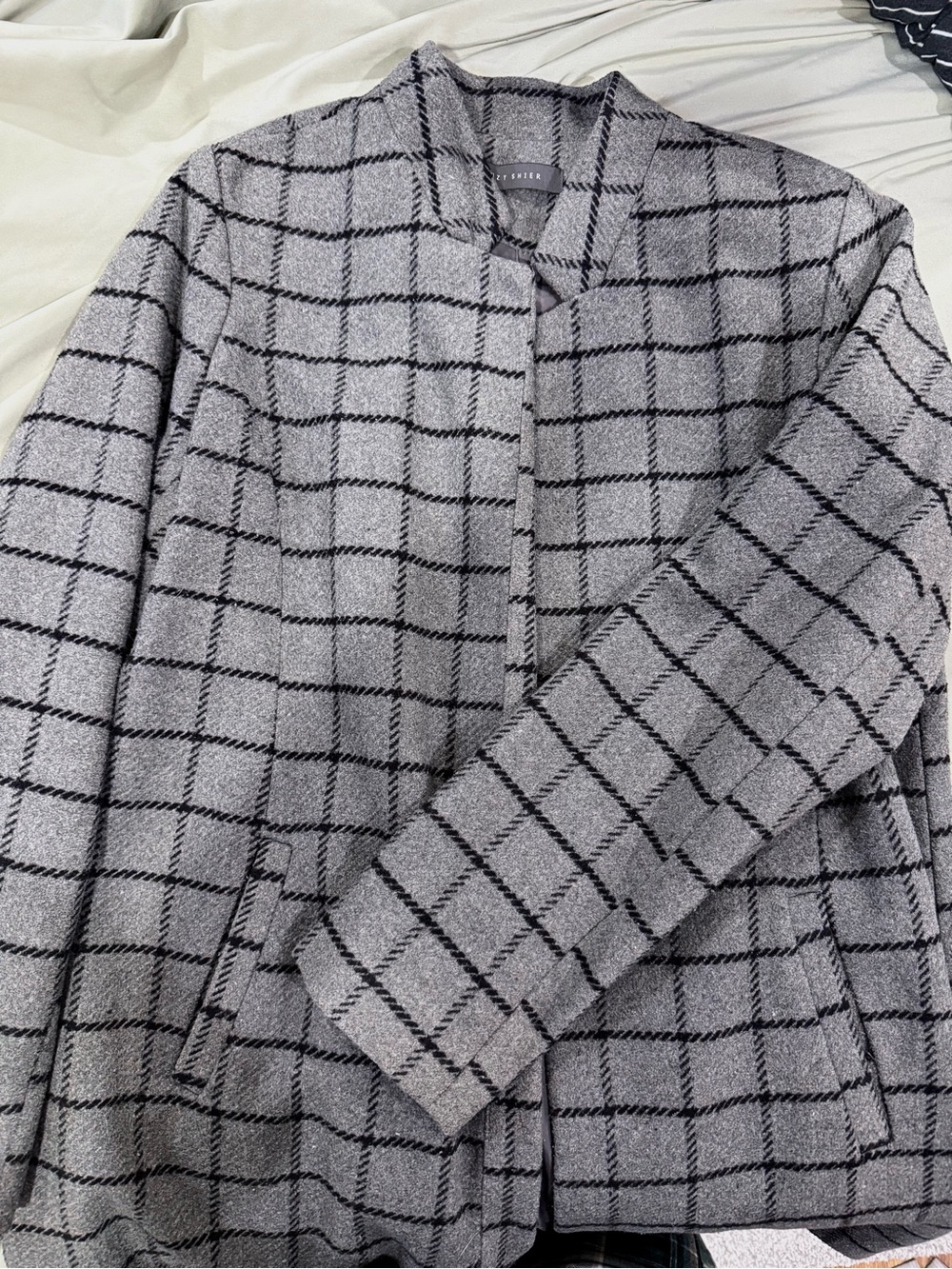 Suzy Shier Plaid trench coat in Gray & Black Size Large Like New